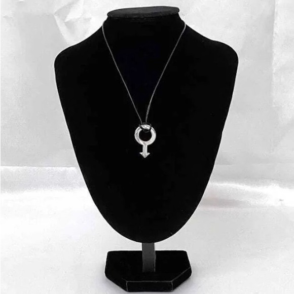 Gucci Gender Symbol Necklace - Picture 5 of 9